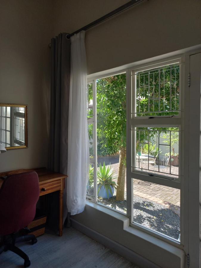 Dreamers Guesthouse - No Loadshedding King William's Town Exterior photo